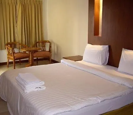 Dee Budget Hotel By Dang โรงแรมดีบัดเจดโฮเทลพัทยาบายแดง